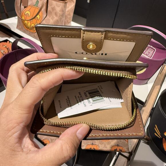 Last 2 ‼️COACH CCR19 Snap Wallet Signature Canvas Halloween pumpkin - Picture 5 of 6